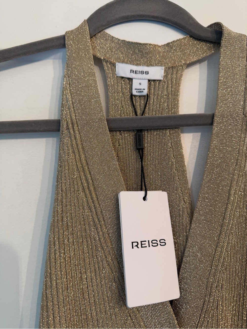 Reiss Lilana
Metallic Rib-Knit Waistcoat in Gold - Picture 8 of 10